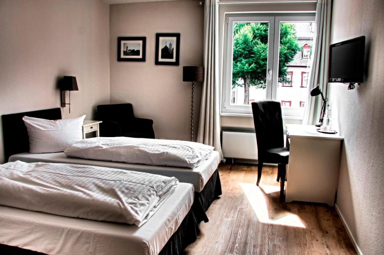 Hotel Bartmanns Haus Dillenburg Bagian luar foto